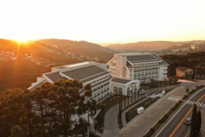 Fachada do Gran Valley da GAV Hotéis e Resorts em Gramado na Serra Gaúcha
